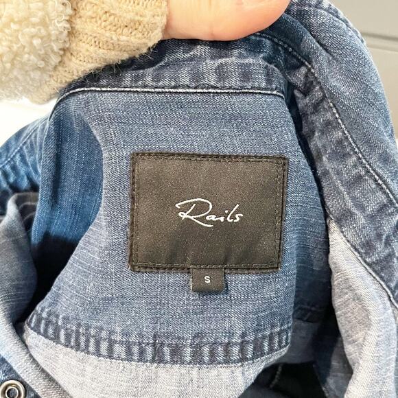 Rails Long Sleeve Button Up Madelyn Chambray Shirt Top Pacific Blue Wash Small - Picture 2 of 5